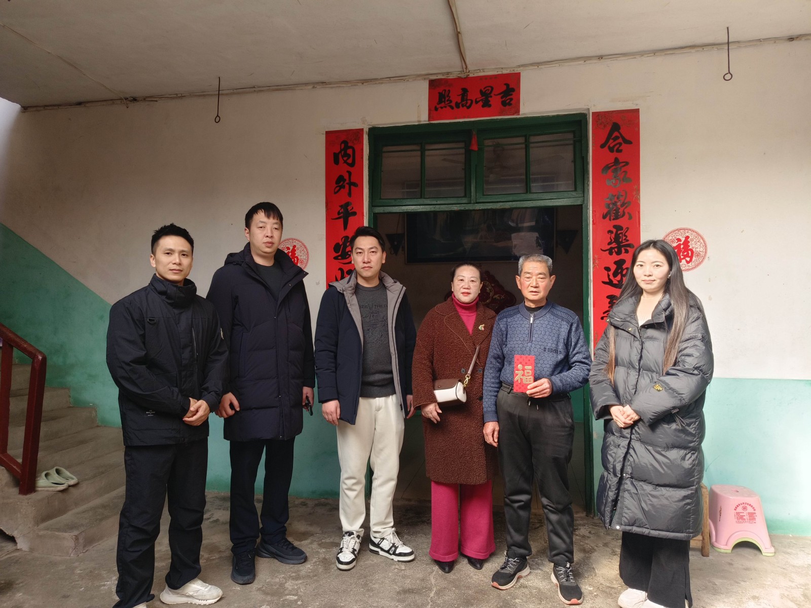 情暖寒冬,心系民生——易順建工集團開展困難黨員及群眾慰問活動